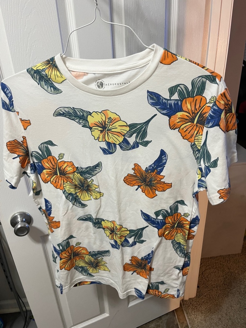 Aeropostale White Floral Print V-Neck Tee